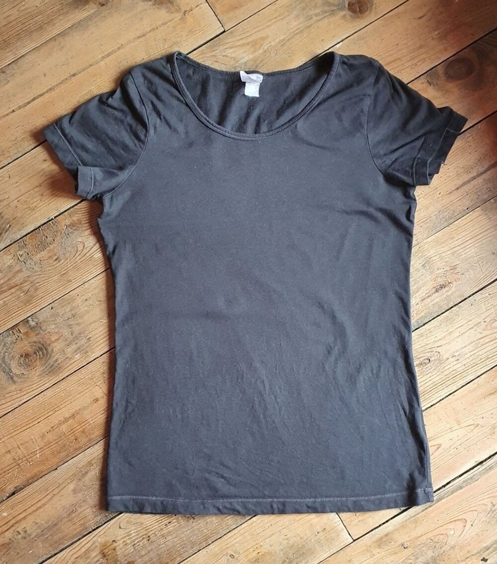 T-shirt noir d&eacute;cathlon S Vtements