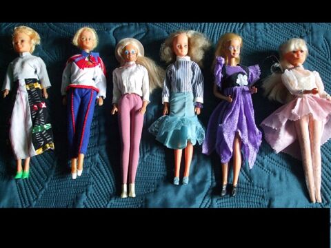 lot poup�e BARBIES ET AUTRES 15 Yvrac (33)