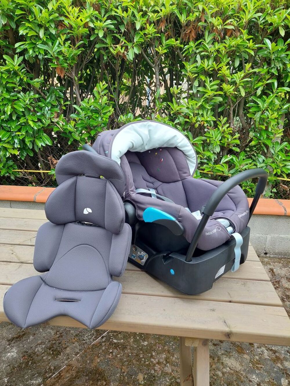 Si&egrave;ge auto : cosy et base Puériculture