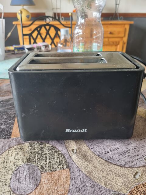 Grille pain brant tr�s peu servi 
15 Saint-Quentin-la-Motte-Croix-au-Bailly (80)