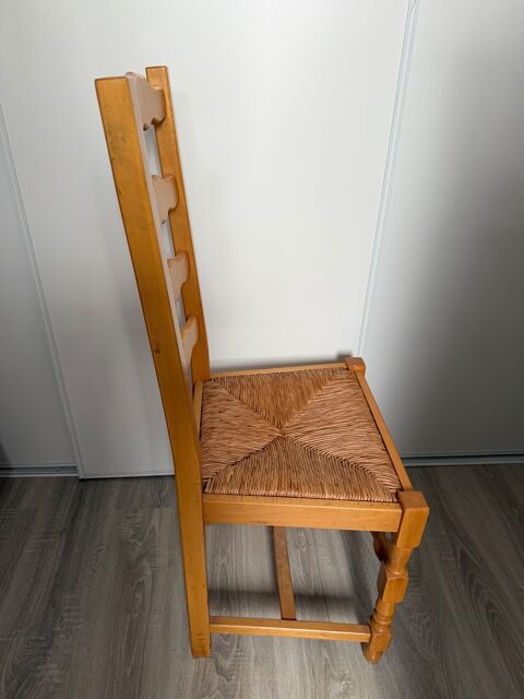 4 Chaise bois assise paille 15 € pièce soit 60€ pour les 4 15 Aniche (59)