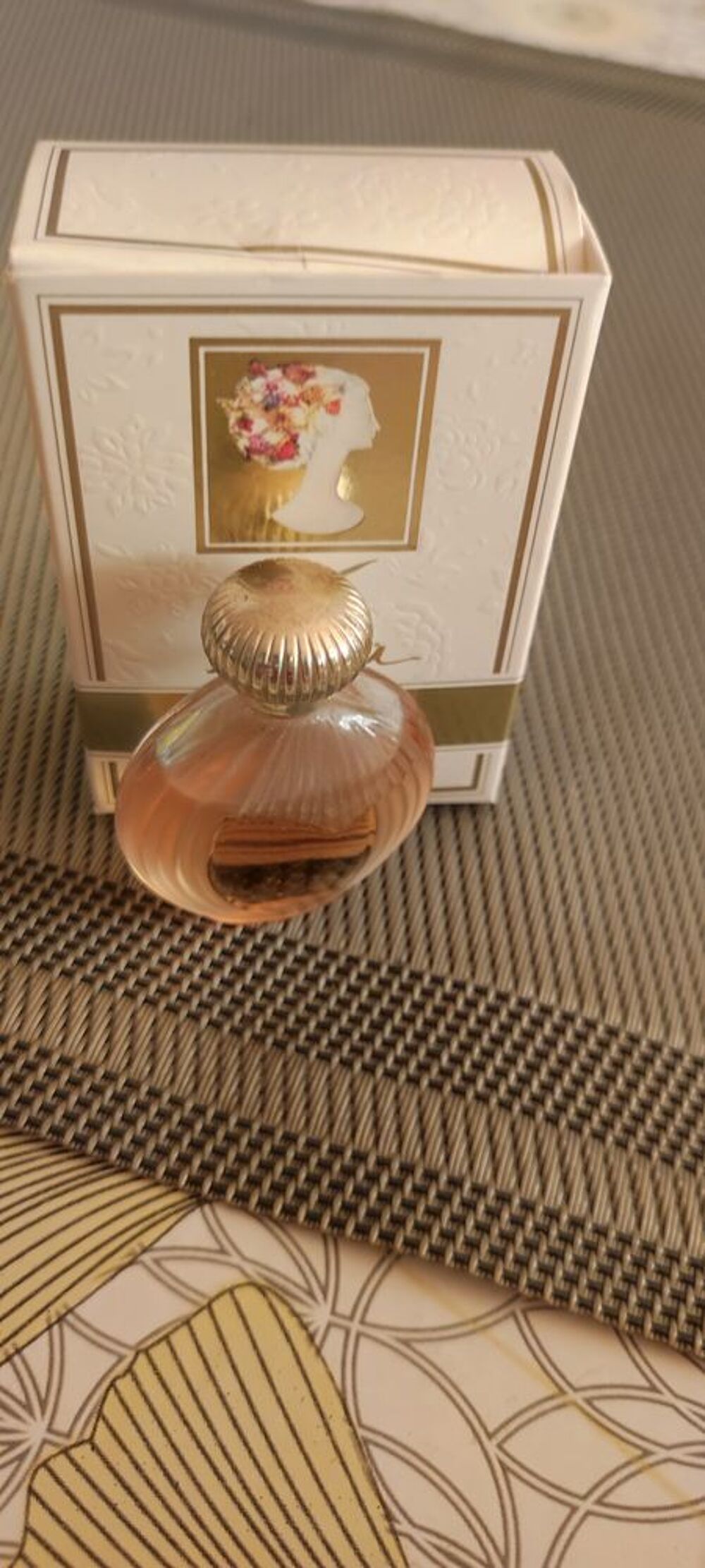 Lot de 5miniatures de parfum collector dans leurs coffret d 