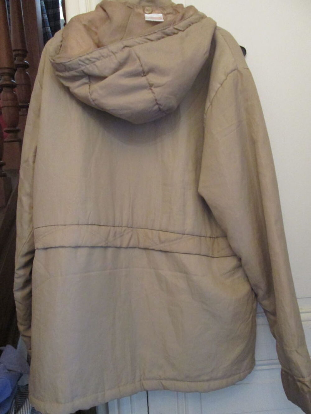 Manteau beige &agrave; capuche amovible Neuf taille 38 Vêtements