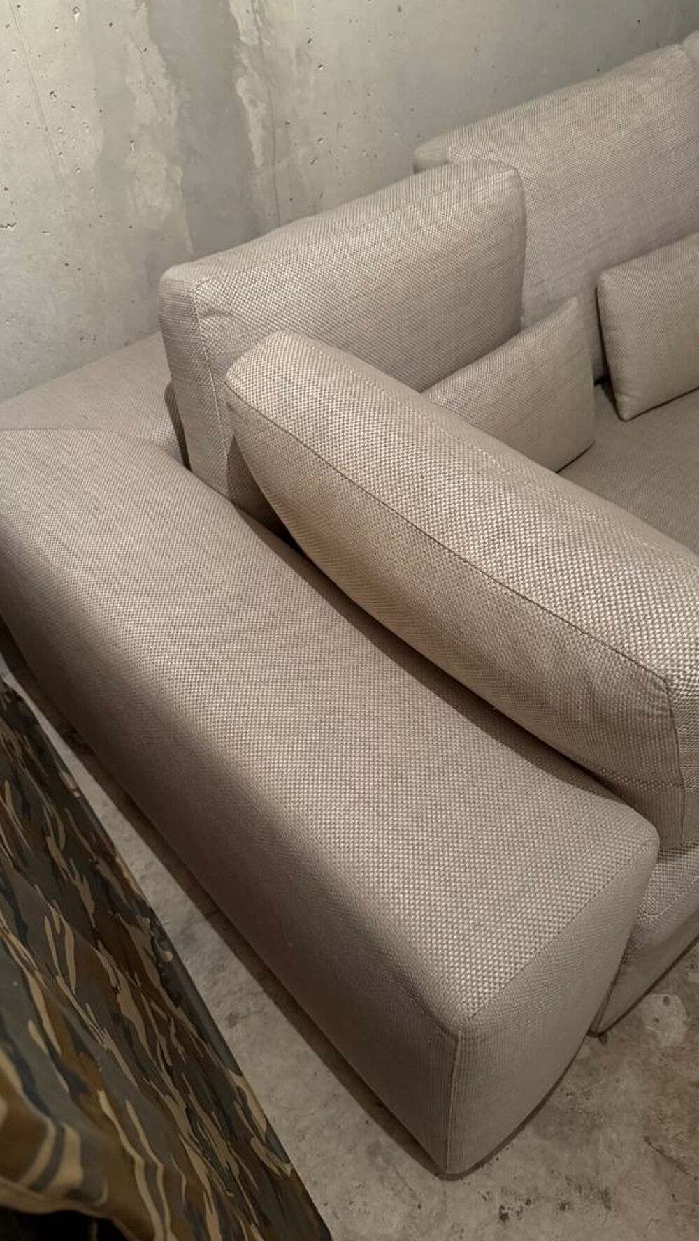 Canap&eacute; HABITAT trois places couleur beige clair Meubles