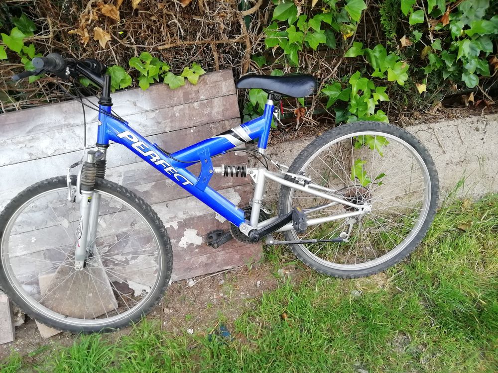 vtt 26 pouces en tres bon etat de marche 18 vitesse 60€ Vélos