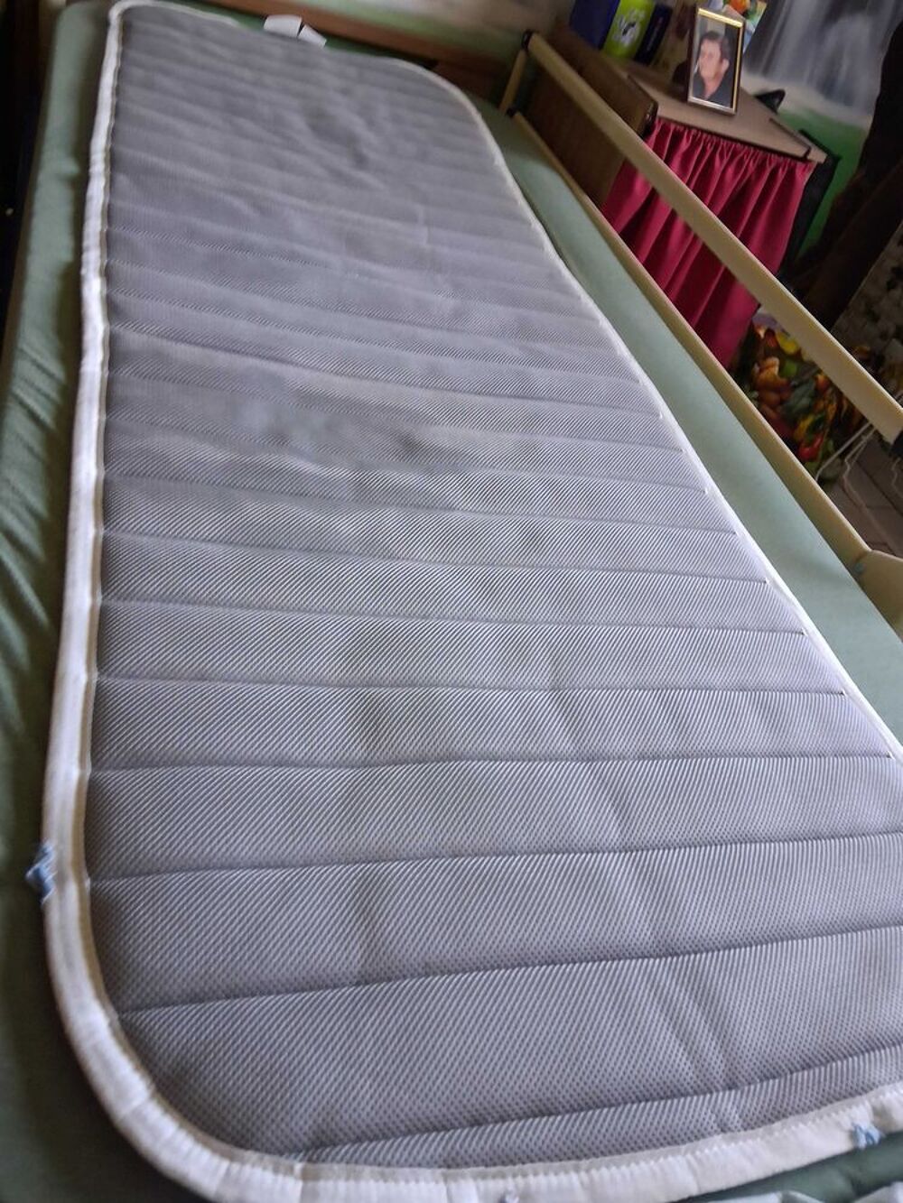 SURMATELAS MEMOIRE DE FORME 70X190, EN PARFAIT ETAT, POUR VOTRE CONFORT ET VOTRE REPOS PAISIBLE,MATELASER, EN PARFAIT ETAT. VISIBLE &agrave;€ ARDENTES Meubles