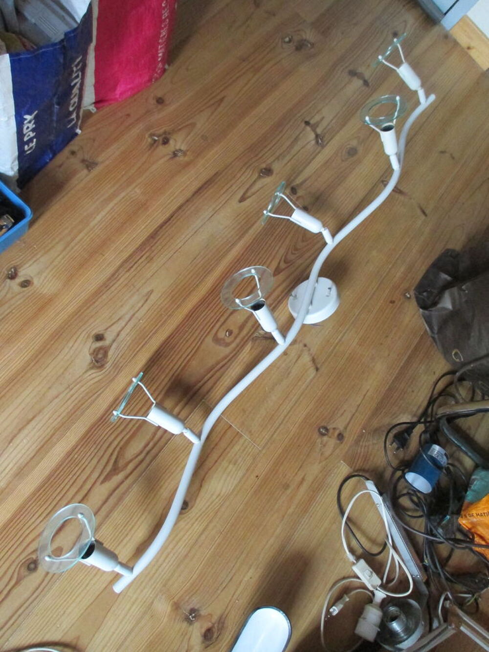 Barre blanche luminaire &agrave; 6 spots Décoration