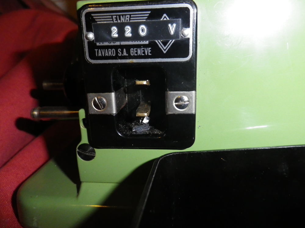 LOT 2 MACHINES &agrave; COUDRE ELMA Electroménager