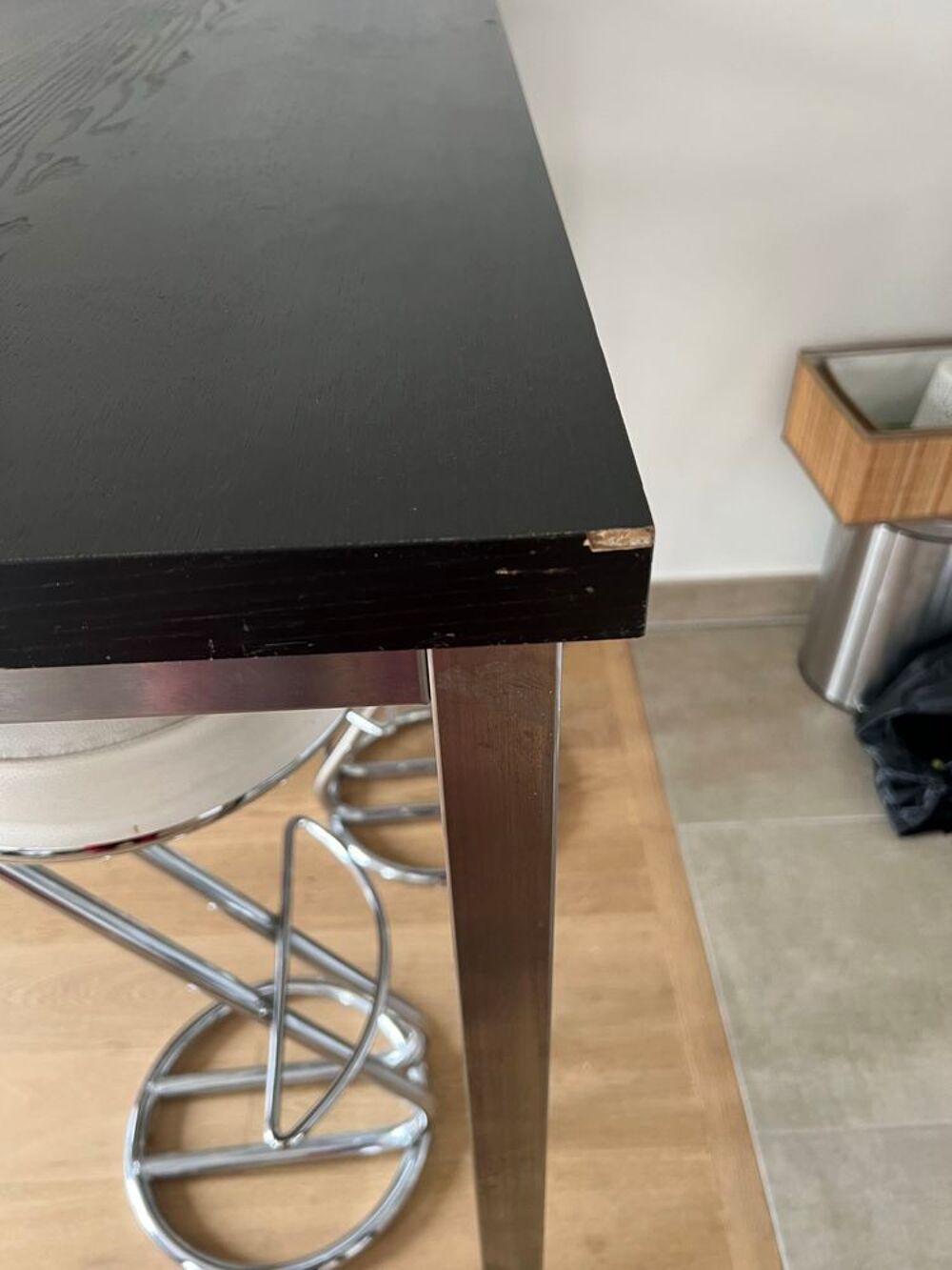 Table haute avec chaises de bar Meubles