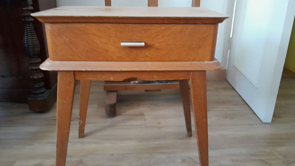 TABLE DE CHEVET ANNEES 60 Meubles