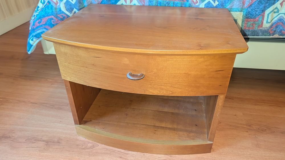 Lit bois massif et ses 2 tables de chevet Meubles