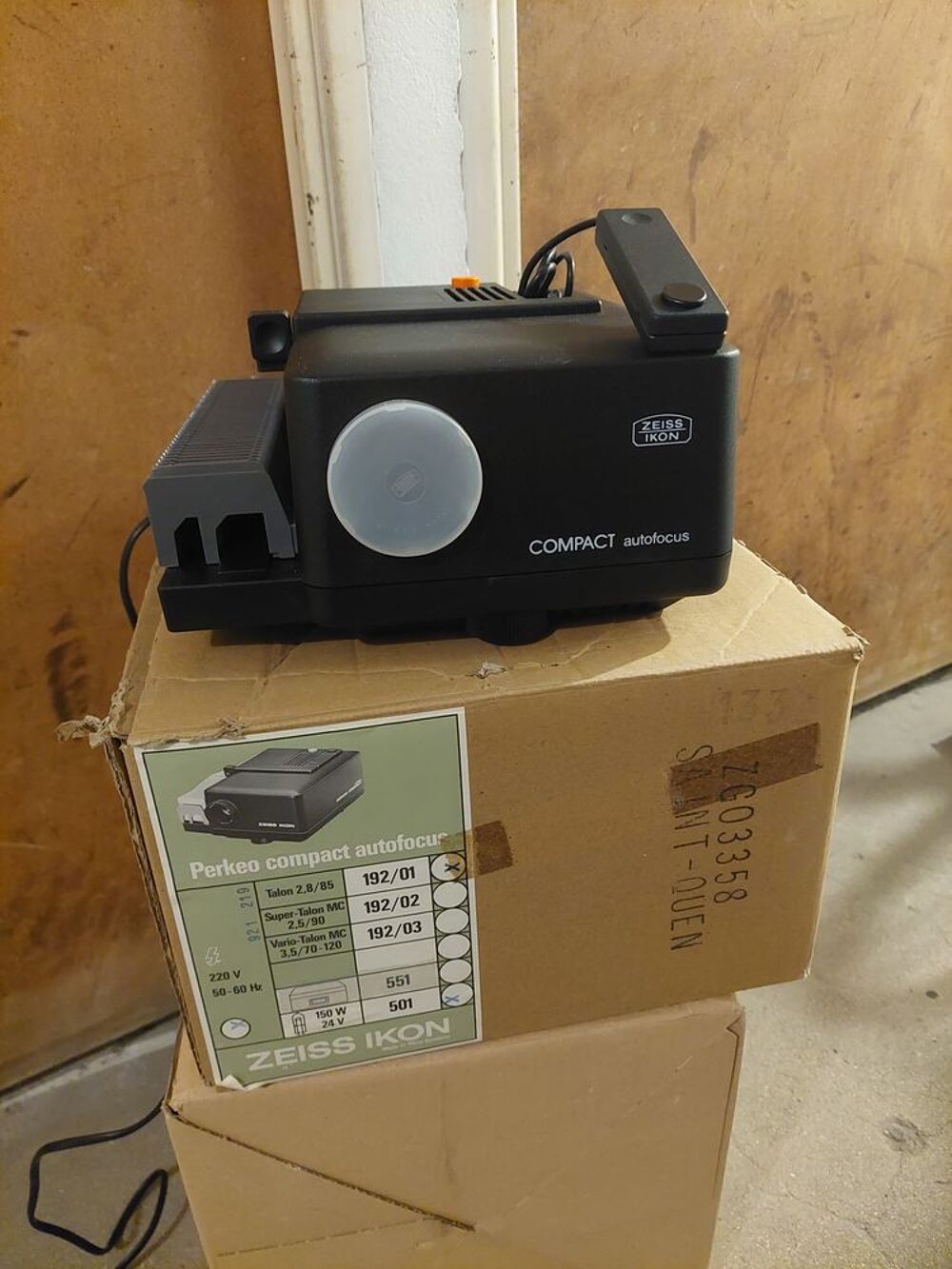 Projecteur diapositives plus &eacute;cran Photos/Video/TV