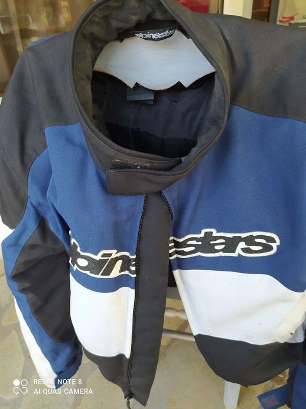 Doublure qui se ote.coque de protection.peu port&eacute;. Vêtements