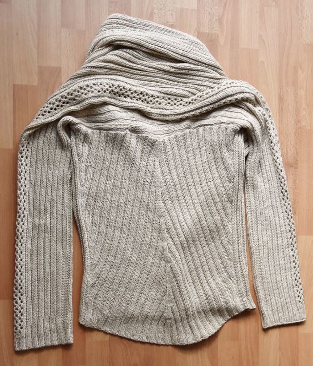 PHILDAR. Veste gilet beige. Taille: M. Tr&egrave;s bon &eacute;tat. Vtements