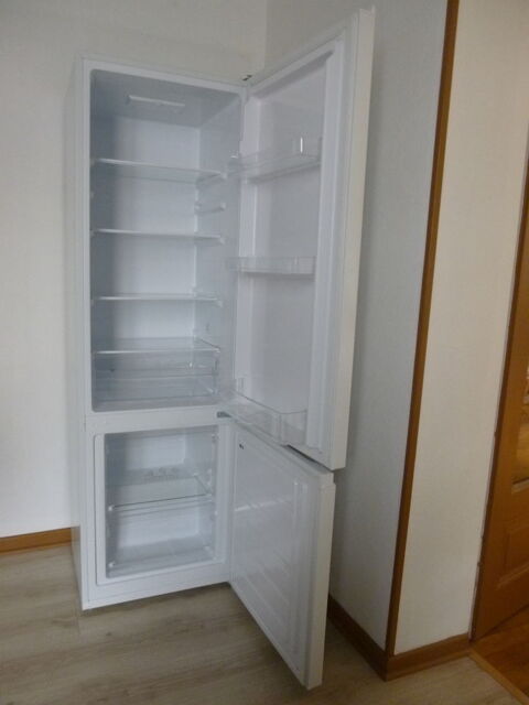 REFRIGERATEUR/CONGELATEUR    FAR    2 PORTES .  262 LITRES . 150 Urb�s (68)
