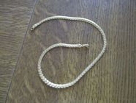 Collier fantaisie imitation or neuf 6 M�rignies (59)