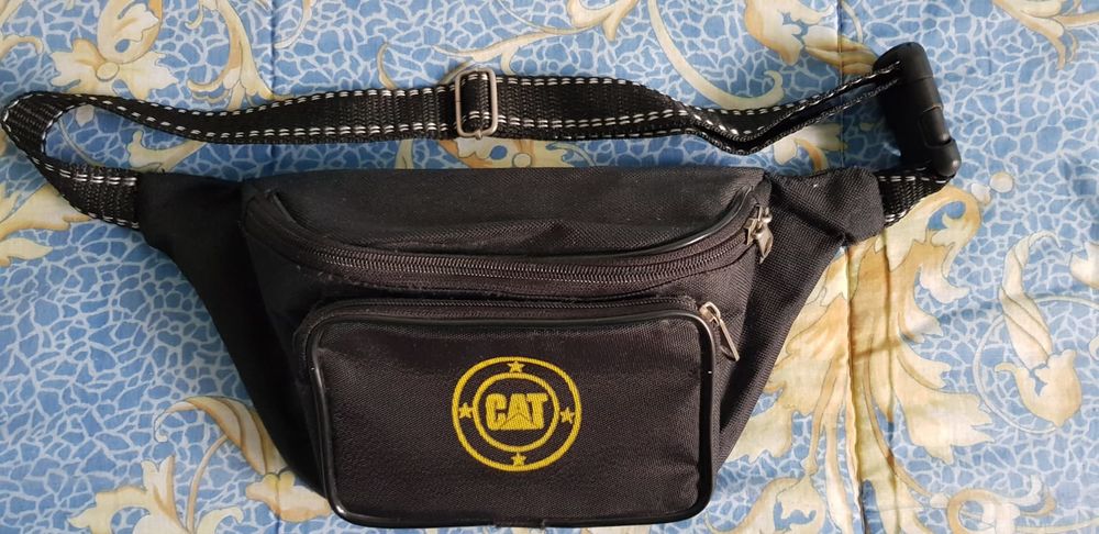 Sac banane Caterpillar - Compact, robuste et styl&eacute; ! Maroquinerie