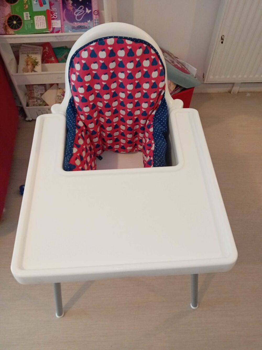 bonjour. je une chaise b&eacute;b&eacute; pour manger Puériculture