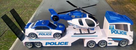 Camion police porte voiture et h�lico 68cm
15 Mirecourt (88)