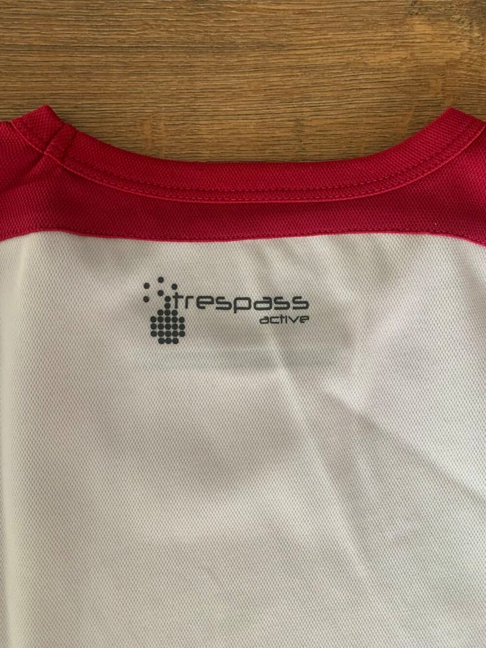 Lot de 2 tee shirt de sport femme " Trespass " Vêtements