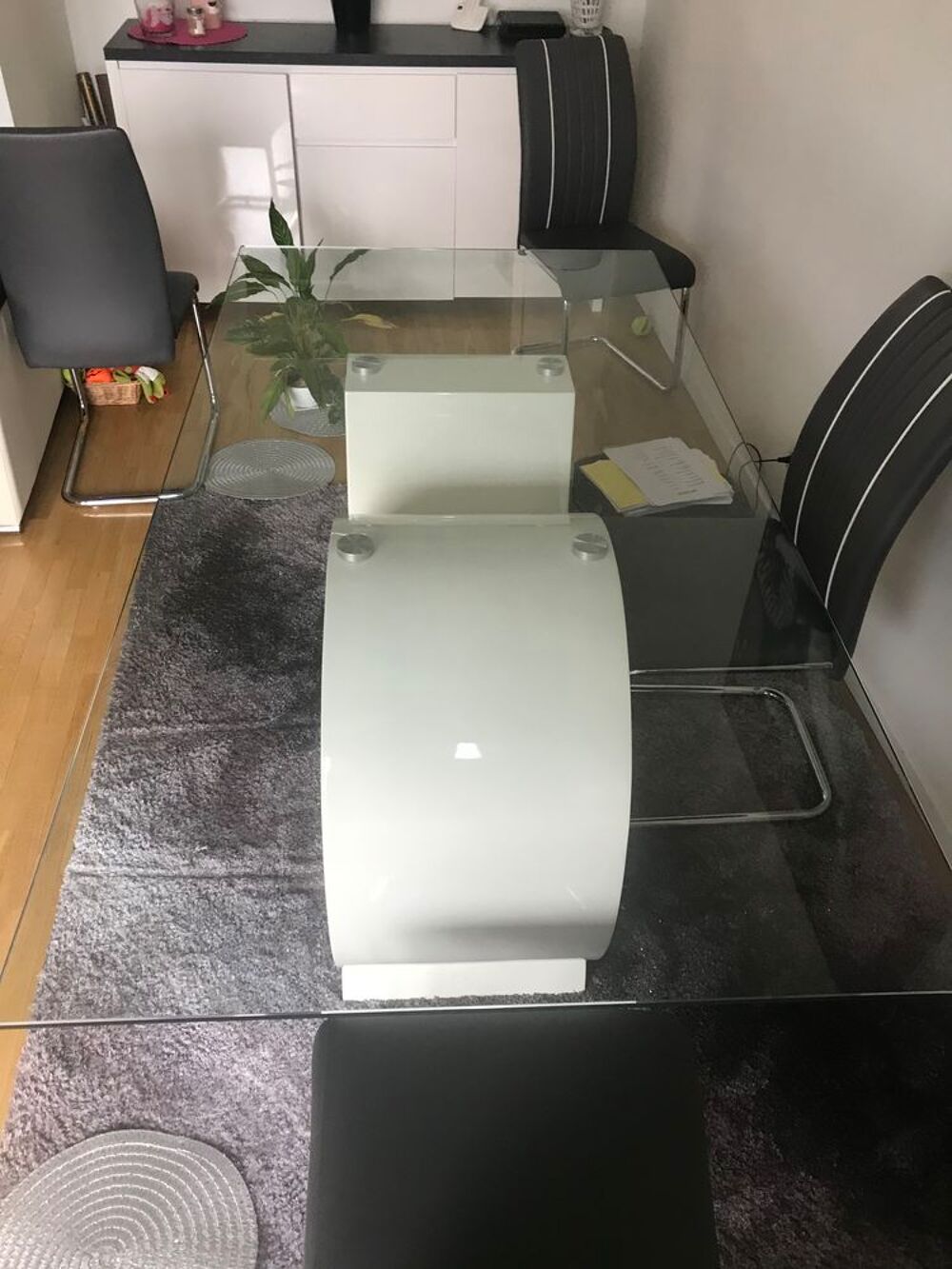 Table &agrave; manger 8 personnes Meubles