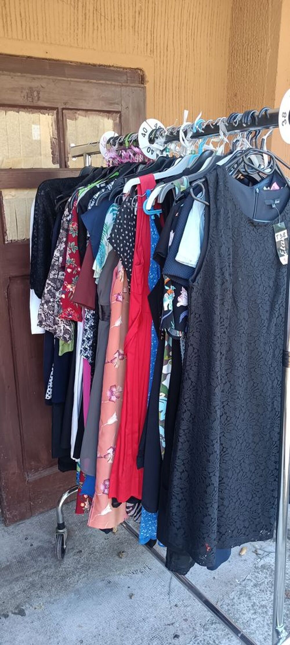 DE LOTS DE V&Ecirc;TEMENTS F&Eacute;MININ Taille 36 au 58-60 Vêtements