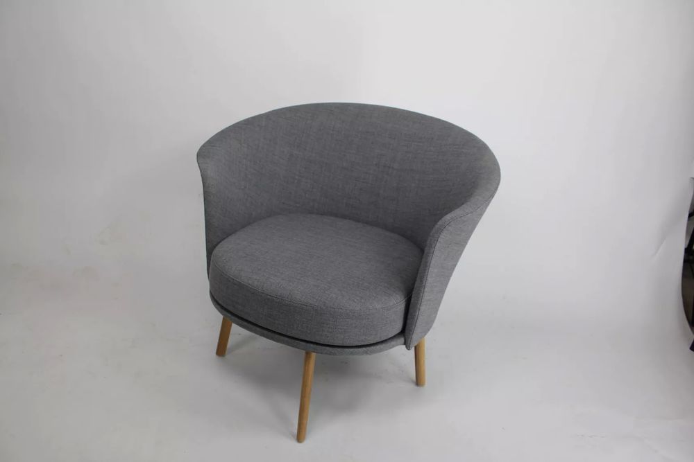 Fauteuil lounge Dorso dessin&eacute; par GamFratesi pour HAY Meubles