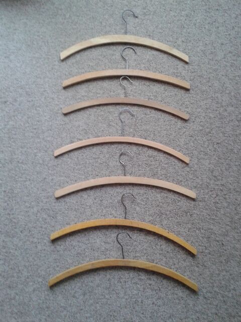 lot de 7 cintres anciens en bois 22 Dijon (21)