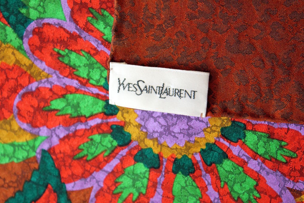 Foulard soie damass&eacute;e YVES SAINT LAURENT cuivre et or Vêtements