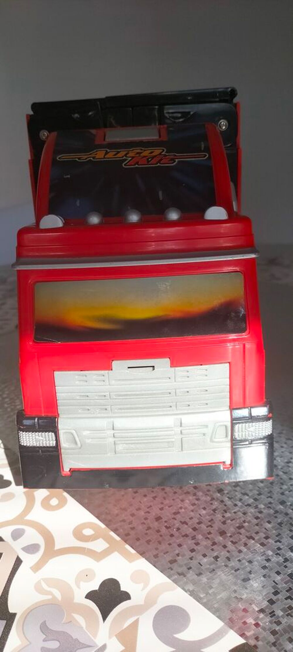 CAMION MALETTE TRANSFORMEUR Jeux / jouets