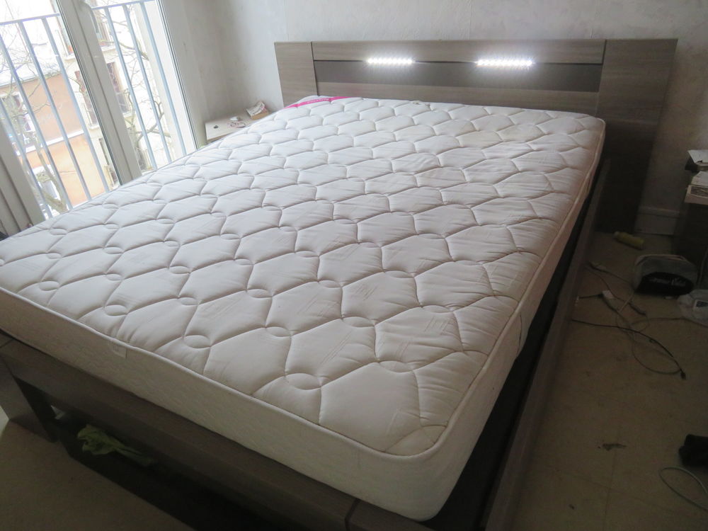 Lit King-Size avec matelas CONFORTABLE Meubles