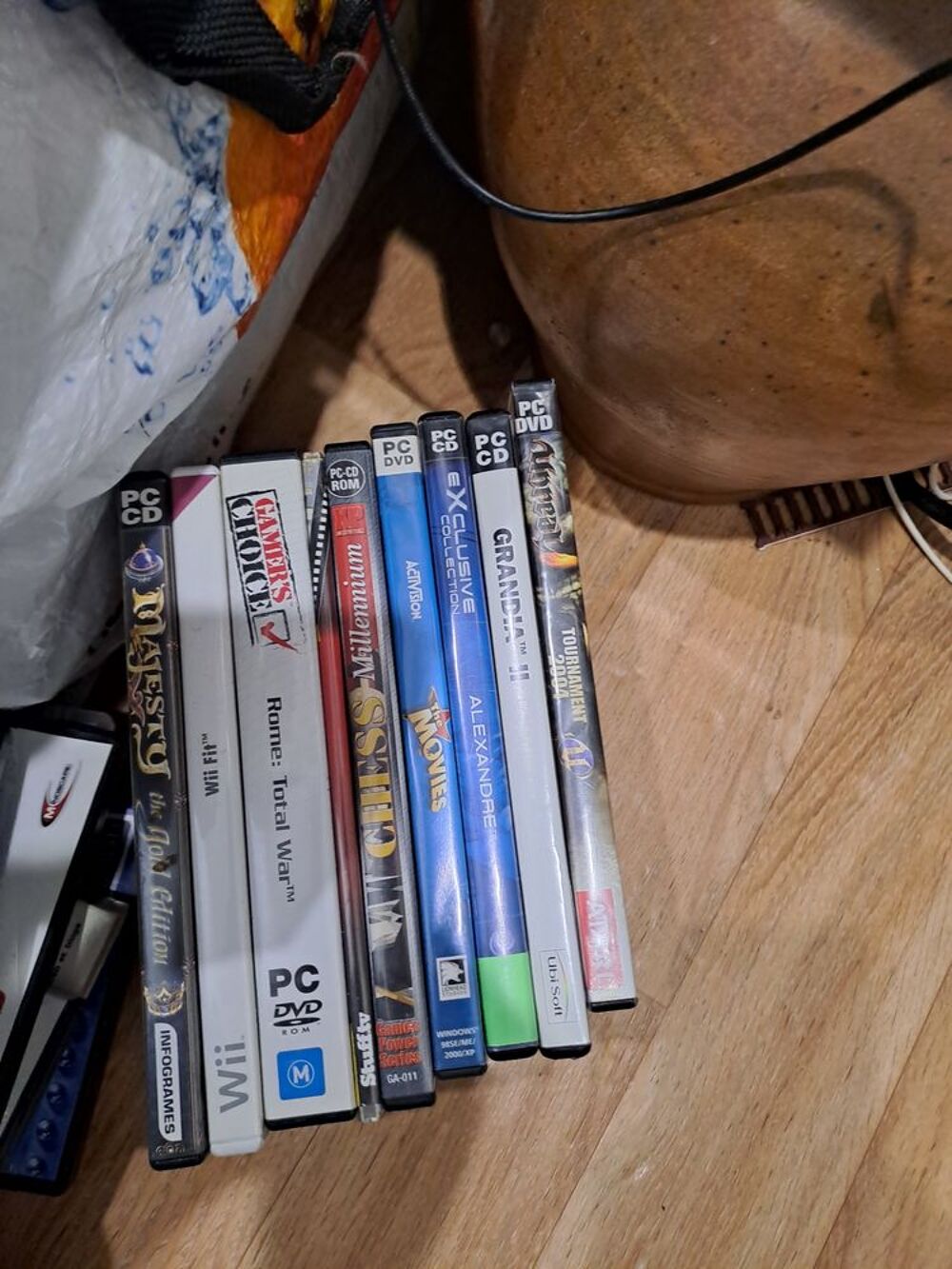 Lot de jeux pc-rom et dvd films Consoles et jeux vidéos