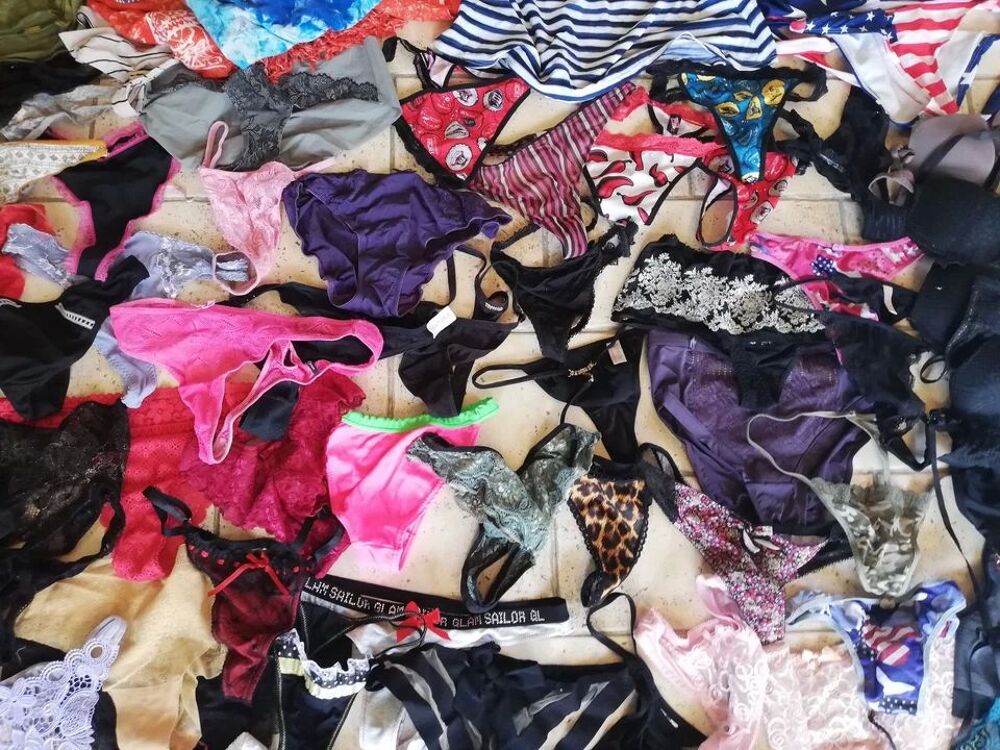 Lot divers string/ maillot de bain / SG, guepiere, Vêtements
