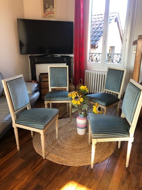 4 chaises louis XVl  dans leur  jus 300€ bonne affaire 300 Souppes-sur-Loing (77)