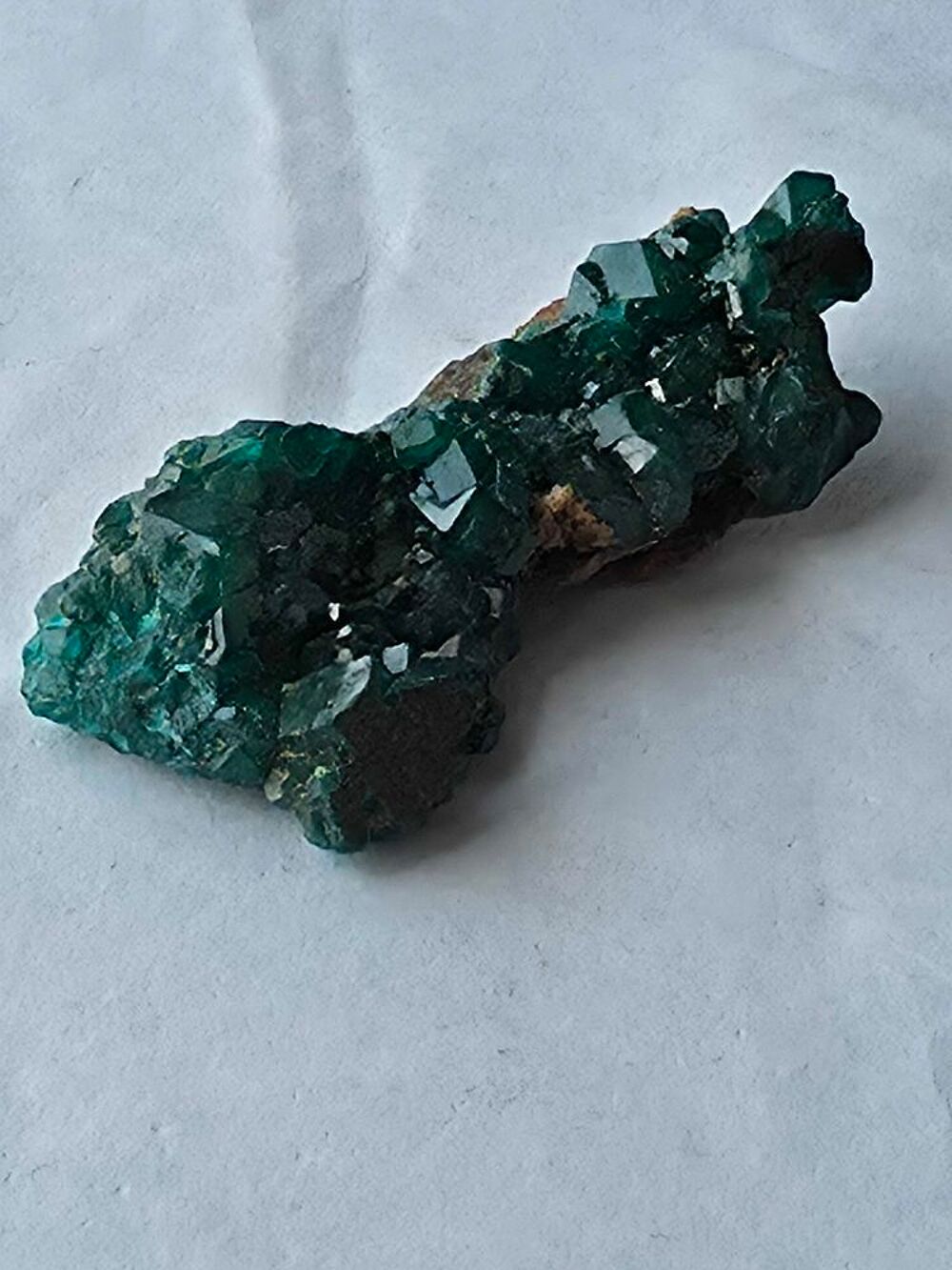Dioptase brute sur matrice-Min&eacute;ral de collection Katanga 15g 
