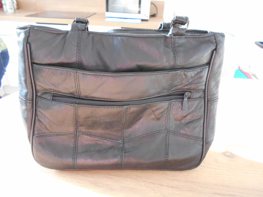 Sac &agrave; mains noir en cuir d'Agneau neuf Maroquinerie