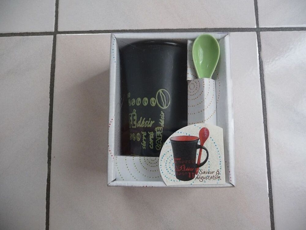 Tasse ou Mug taille XXL avec cuill&egrave;re assortie - Neuves Cuisine