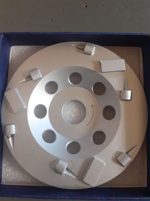 Vends disque diamant 125 mm a poncer bton et matriaux courants pierre parpaing granit et tout autre matriaux a surfacer 80 Lens (62)