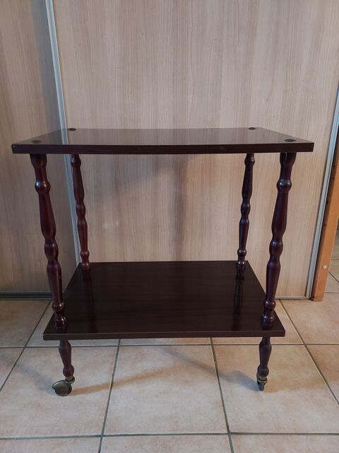 petite table TV. 15 Chanceaux-sur-Choisille (37)