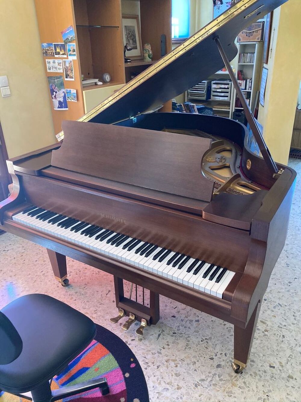 Magnifique piano &agrave; queue Schimmel en noyer Instruments de musique