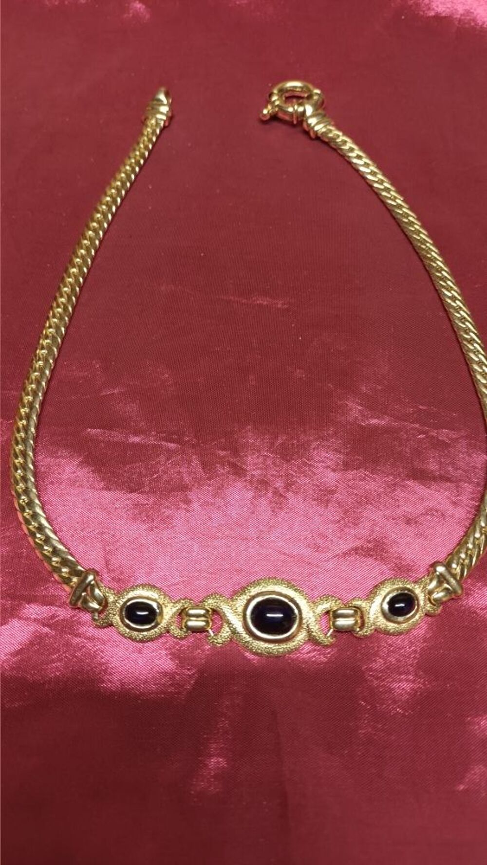 collier om&eacute;ga en plaques or Bijoux et montres