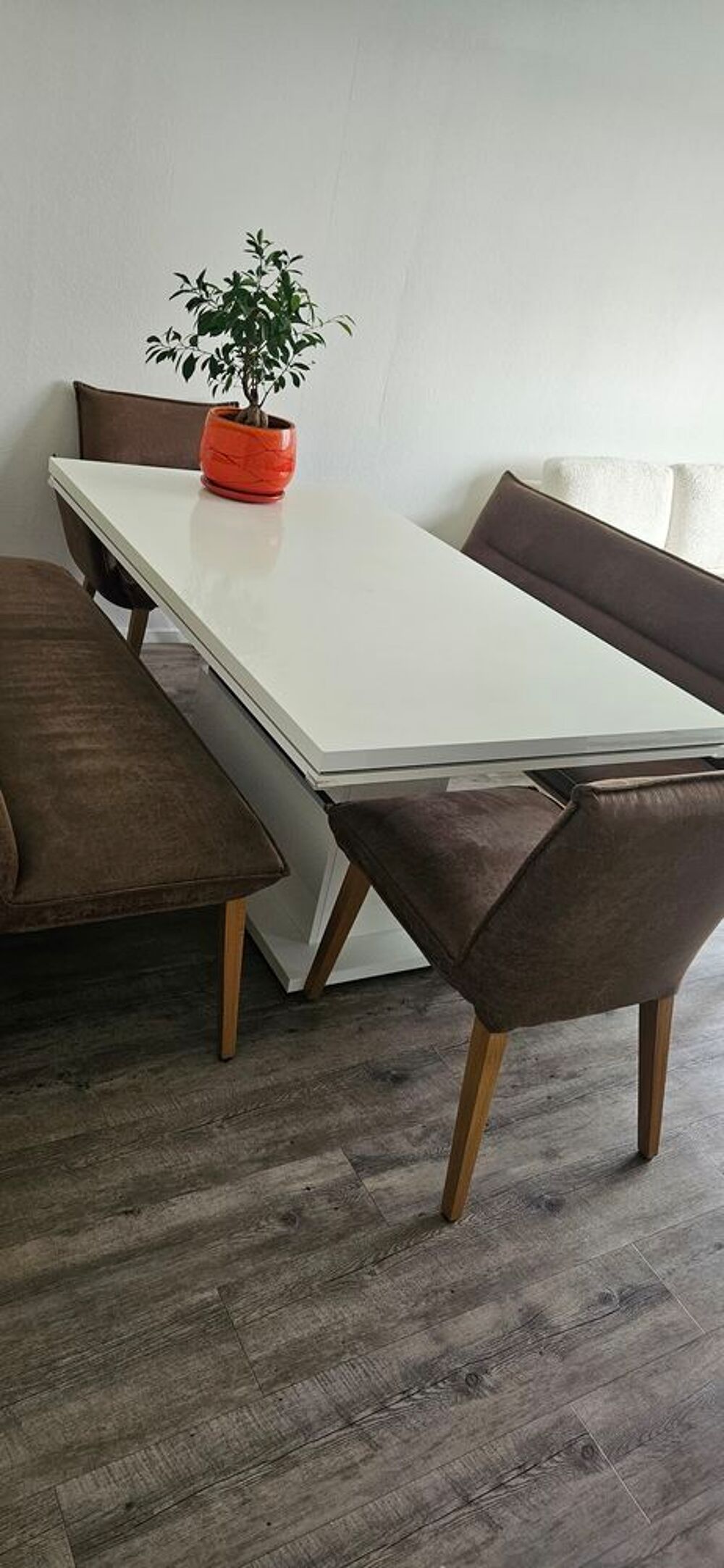Table design blanche laqu&eacute;e 6-8 pers pied central Meubles