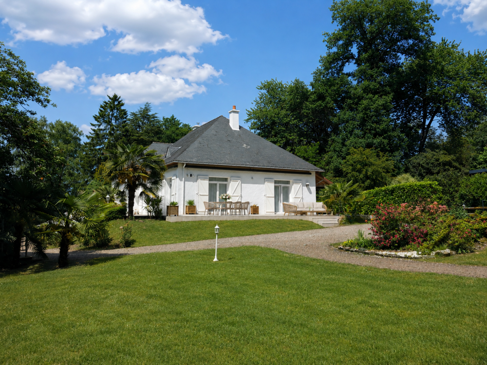 Maison 7 pièces 210 m² · à Saint-Jean-la-Poterie · 210 m² · 490 000 €