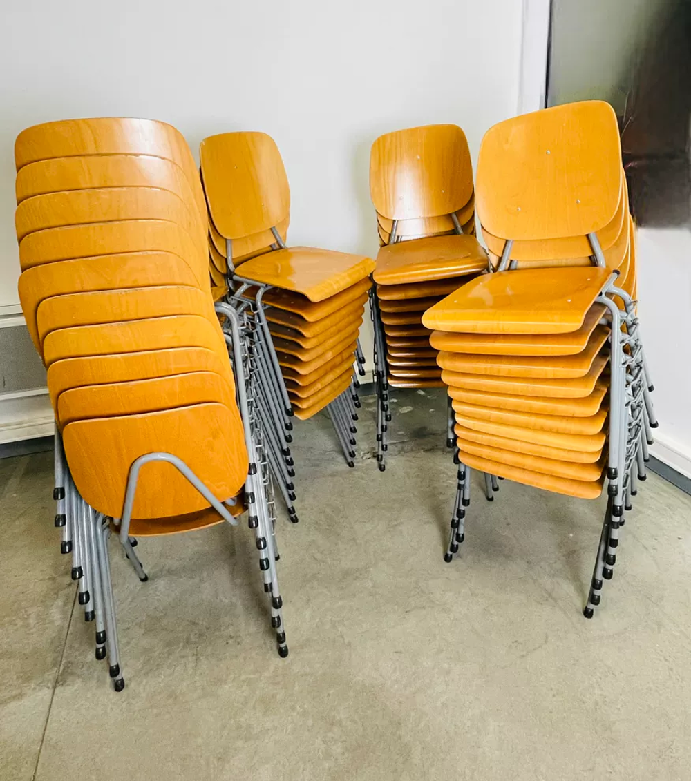 Lot de 40 chaises &eacute;cole bois clair acier gris Pays Bas Ann&eacute;e Meubles