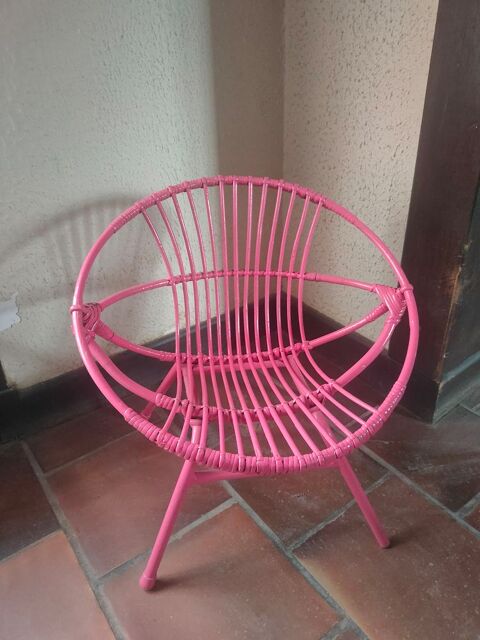 Petit fauteuil rose en osier 30 Avermes (03)