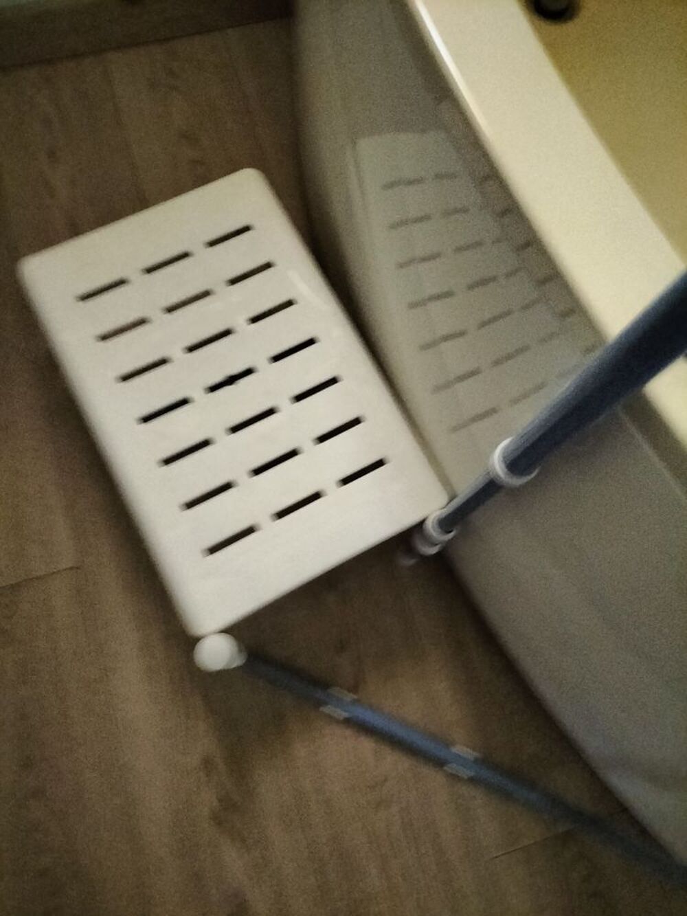 Marchepied avec barre de soutien pour baignoire Meubles