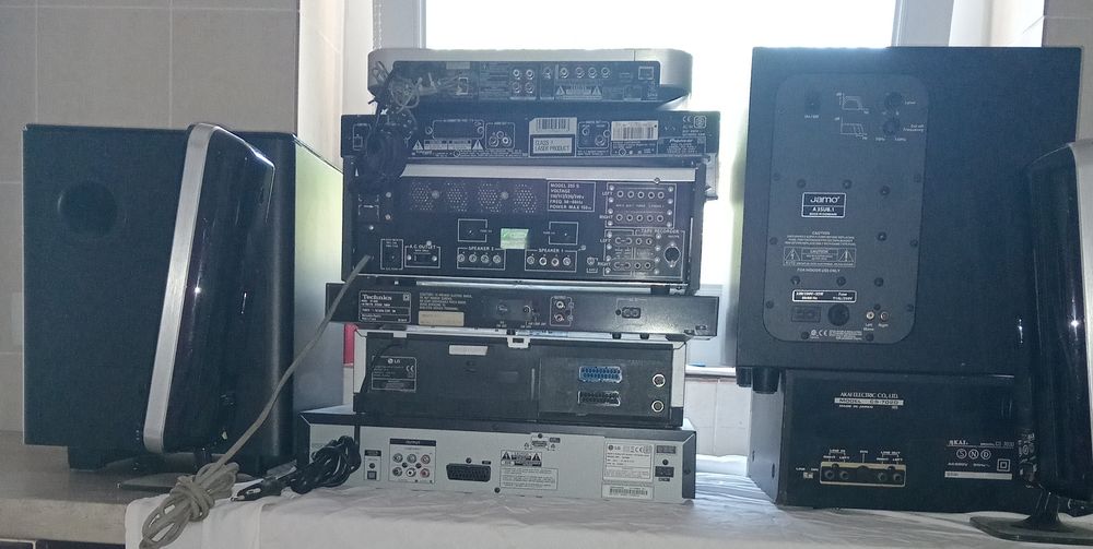 lot ampli lecteur k7 lecteur vhs enceintes subwoofer lecteur Audio et hifi
