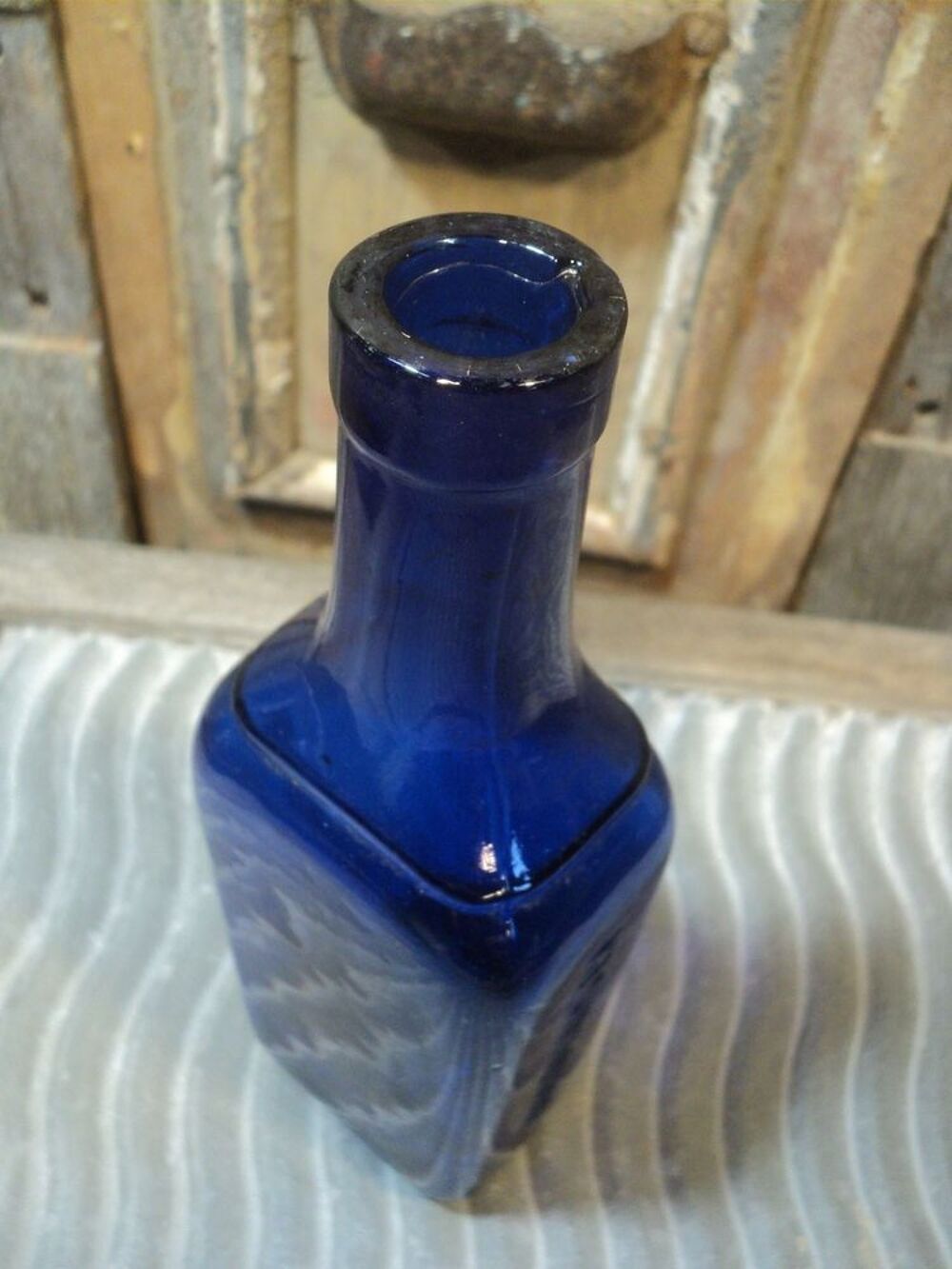 Ancienne Bouteille Flacon Bleu Cobalt H&eacute;moglobine Deschiens Dcoration