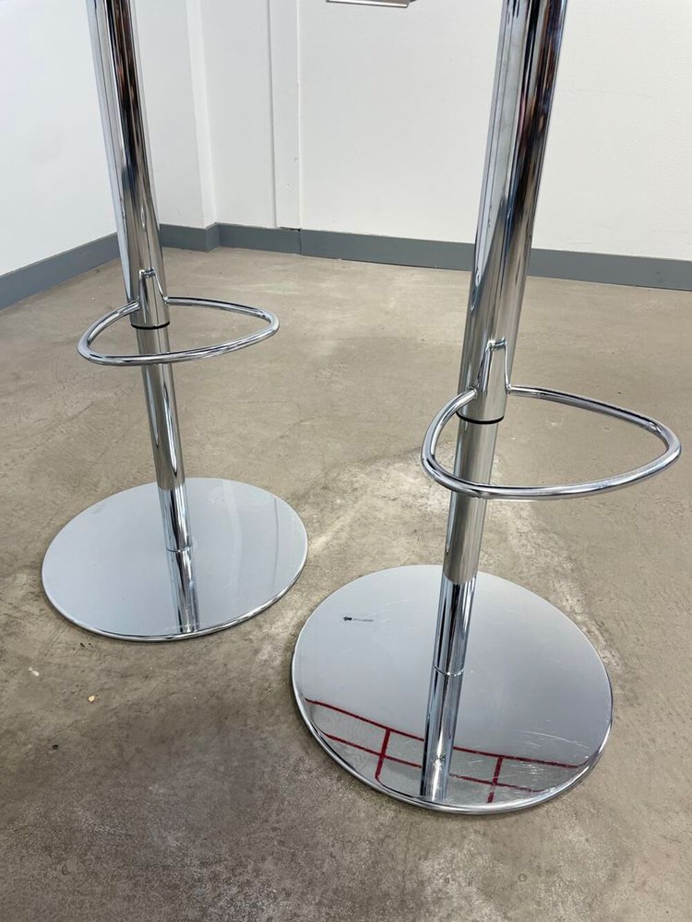 Tabourets de bar Casala pivotant et r&eacute;glable Meubles