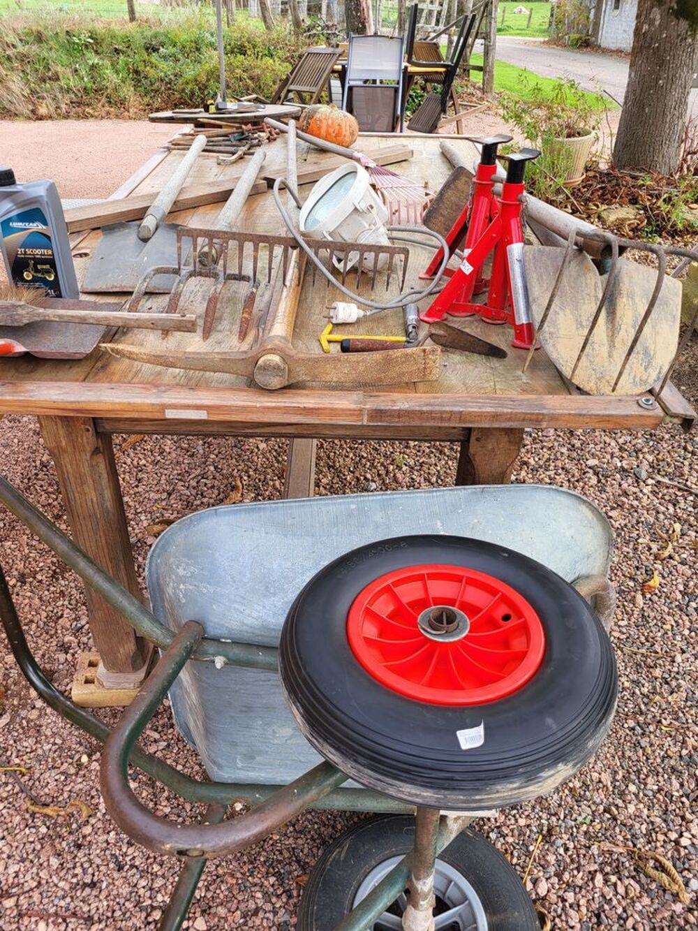 Bricolage 
Outillage Divers bonne &eacute;tat. Bricolage